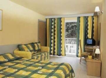 Фото номера Двухместный номер (для 2 взрослых и 1 ребенка) Отель Hotel Orhidea г. Албена 4