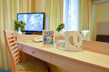 Фото номера Двухместный номер с 1 кроватью, вид на парк Отель Hotel Gergana г. Албена 10