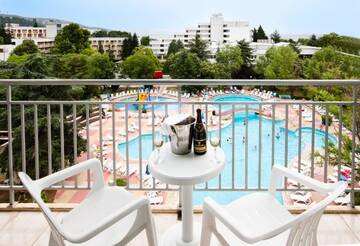 Фото номера Двухместный номер с 1 кроватью или 2 отдельными кроватями Отель Hotel Laguna Garden г. Албена 12