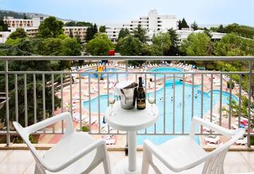 Фото номера Двухместный номер с 1 кроватью или 2 отдельными кроватями Отель Hotel Laguna Garden г. Албена 2