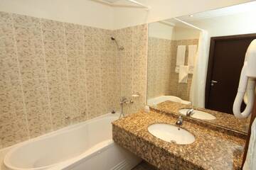 Фото номера Двухместный номер с 2 отдельными кроватями Отель Hotel Arabella Beach г. Албена 5