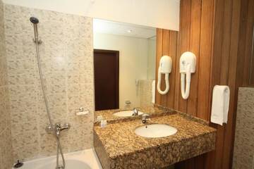Фото номера Двухместный номер с 2 отдельными кроватями Отель Hotel Arabella Beach г. Албена 6
